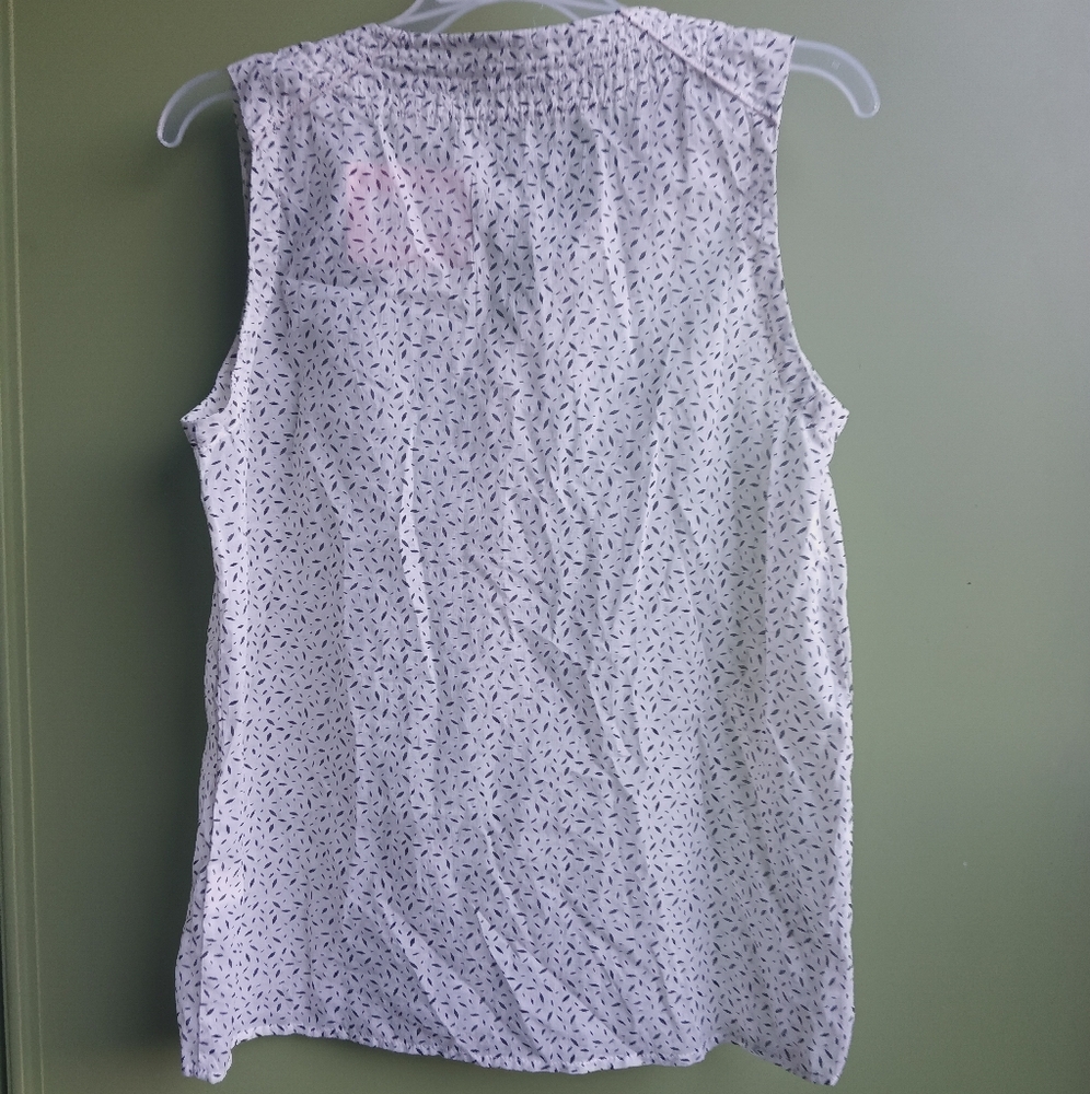 Dylan Sleeveless Tie-Front Printed Top - Picture 9 of 14